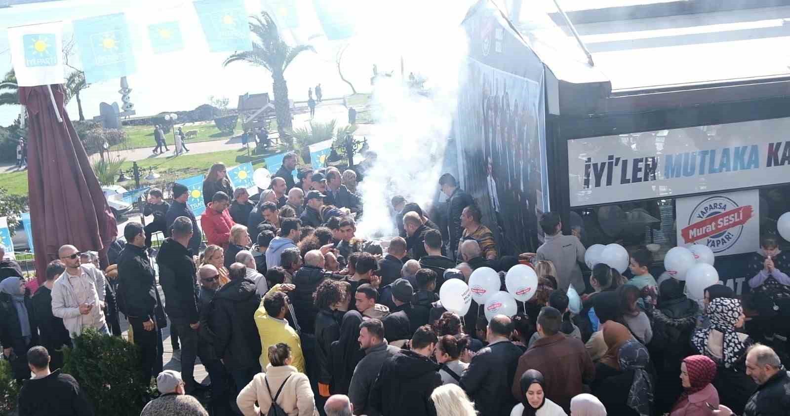 Sesli, 2 bin 500 kişiye balık ekmek ikram etti
