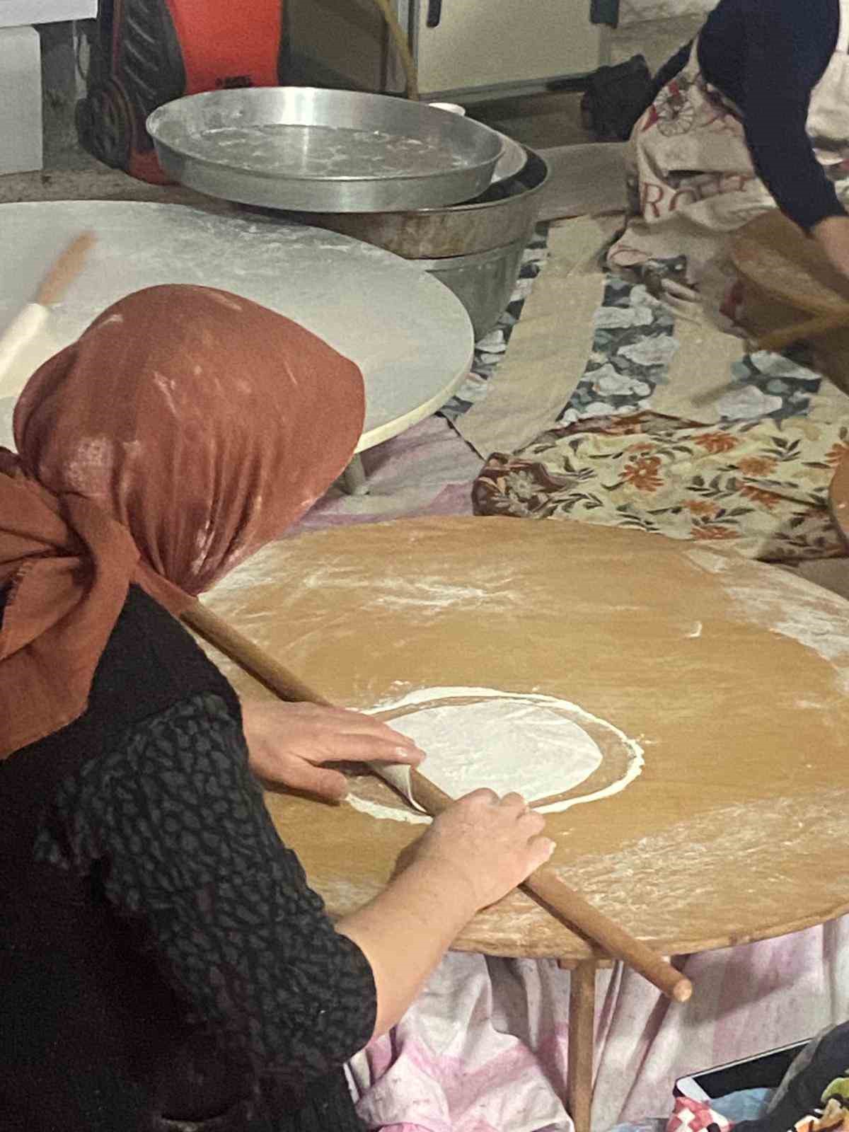 Bu k&ouml;yde herkes y&uuml;zyıllardır Ramazan&rsquo;ın ilk g&uuml;n&uuml; aynı yemeği yiyor
