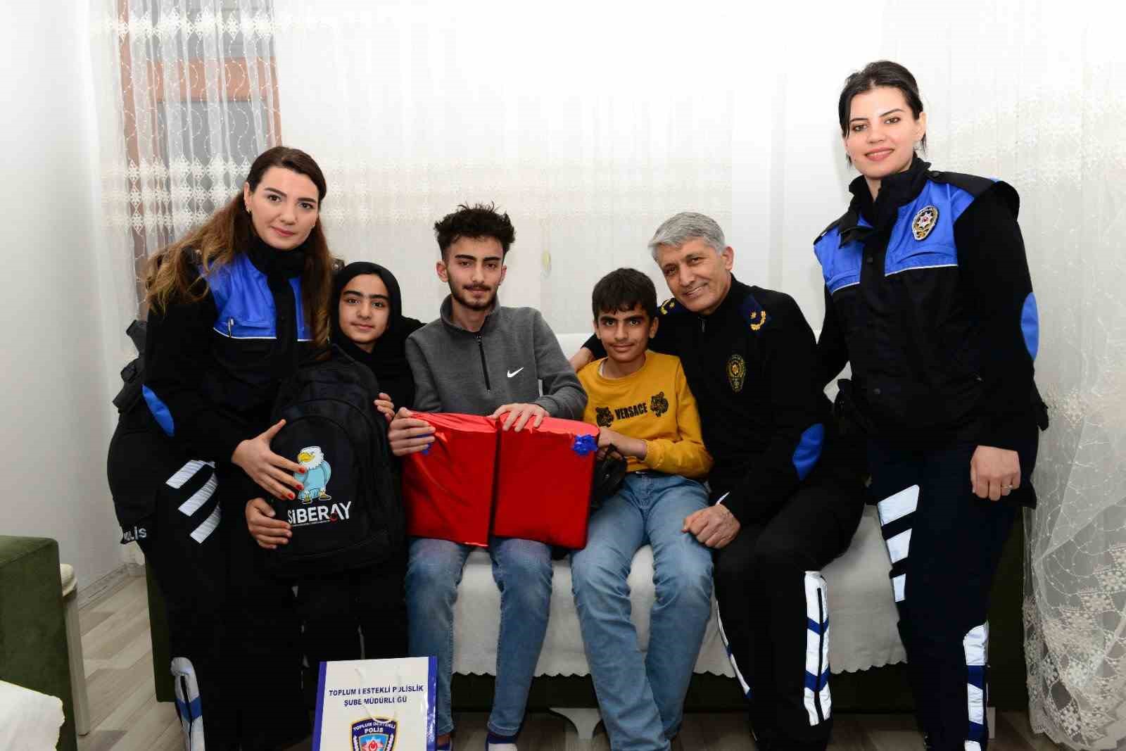 Polislerden anlamlı ziyaret
