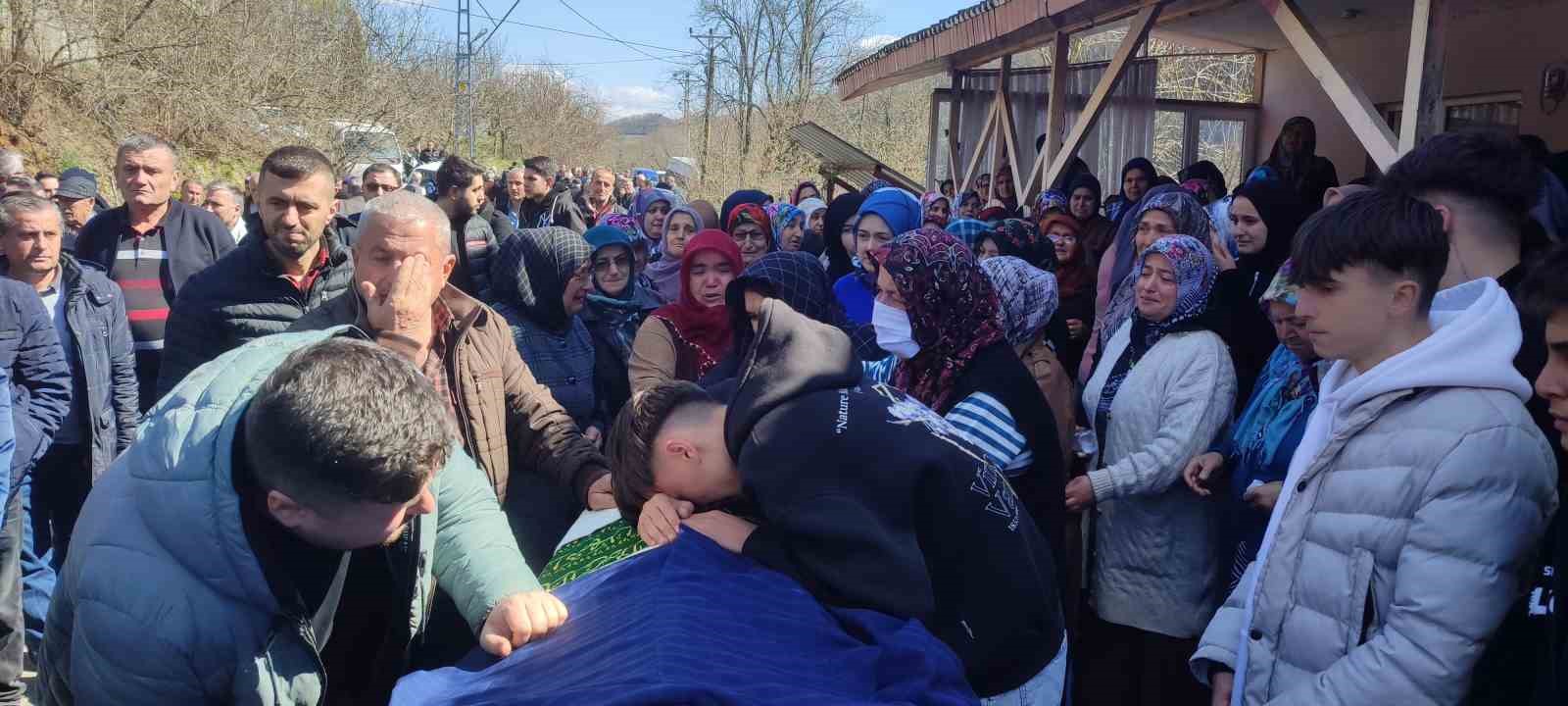 Bartın’daki feci kazada ölen sürücü son yolculuğuna uğurlandı