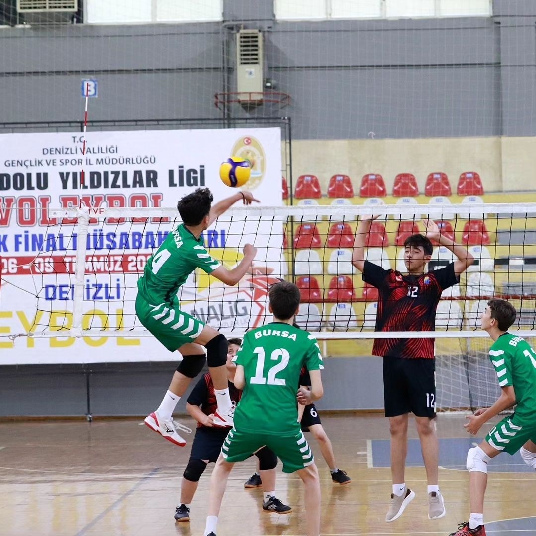 Denizli’de voleybolda yarı final heyecanı başlıyor