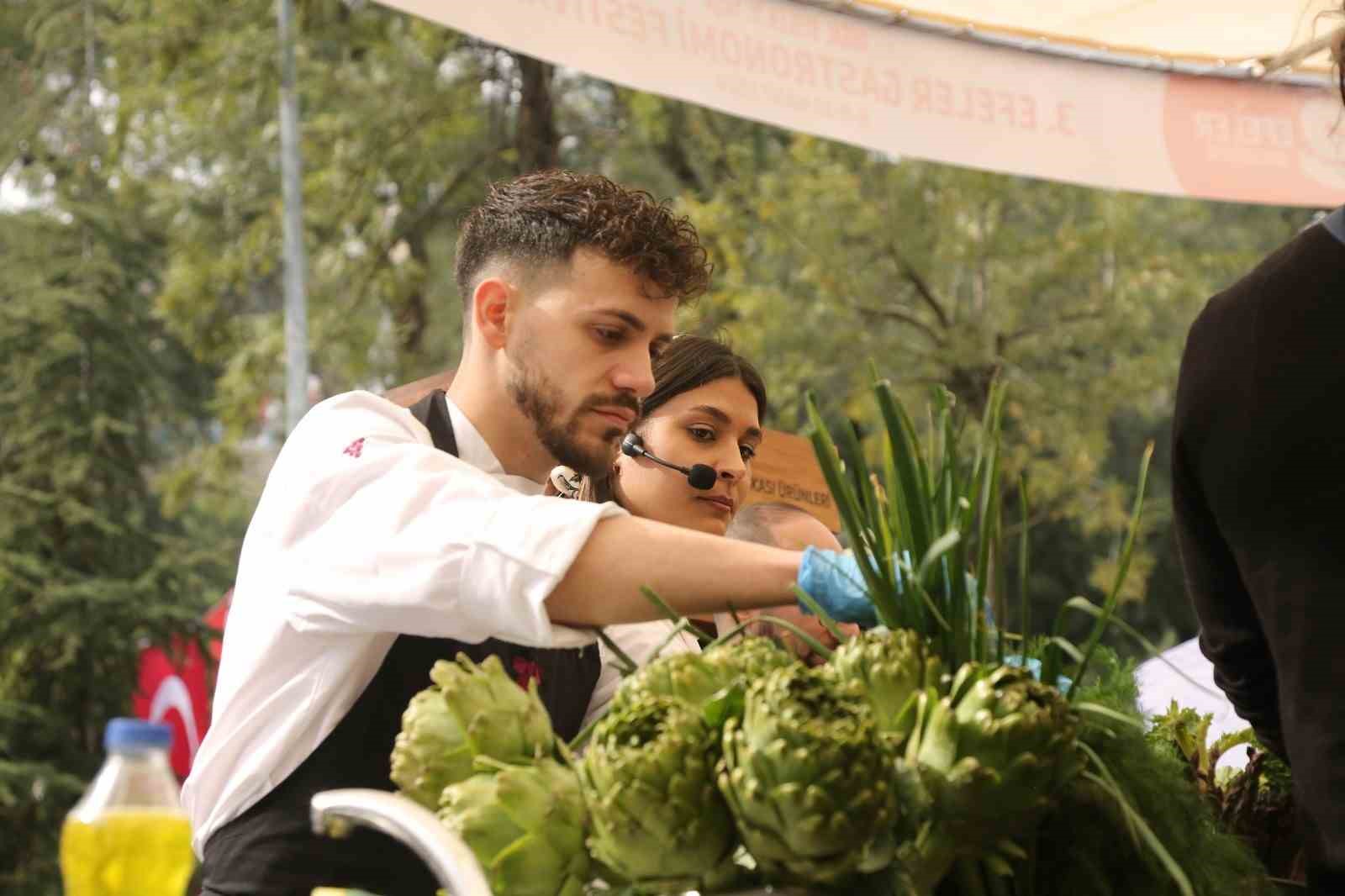 Gastronomi Festivali’nin yıldızı enginar oldu
