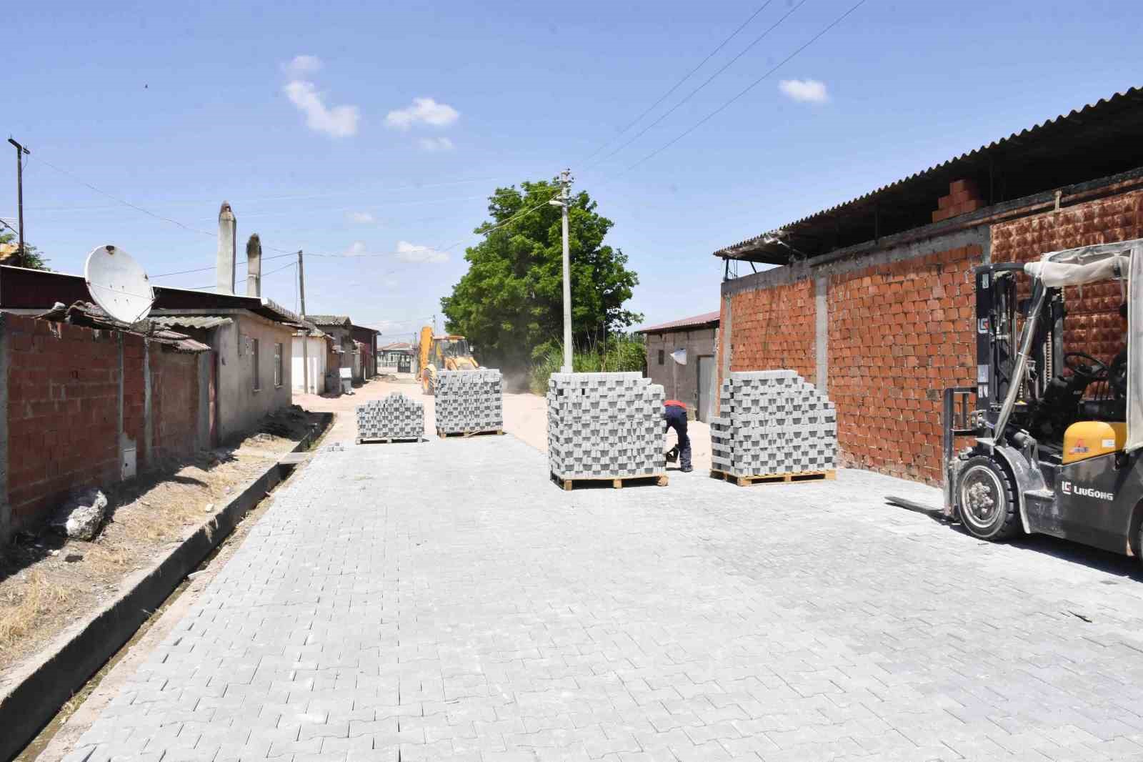 Karacabey Belediyesi &ccedil;alışıyor, kent daha da g&uuml;zelleşiyor
