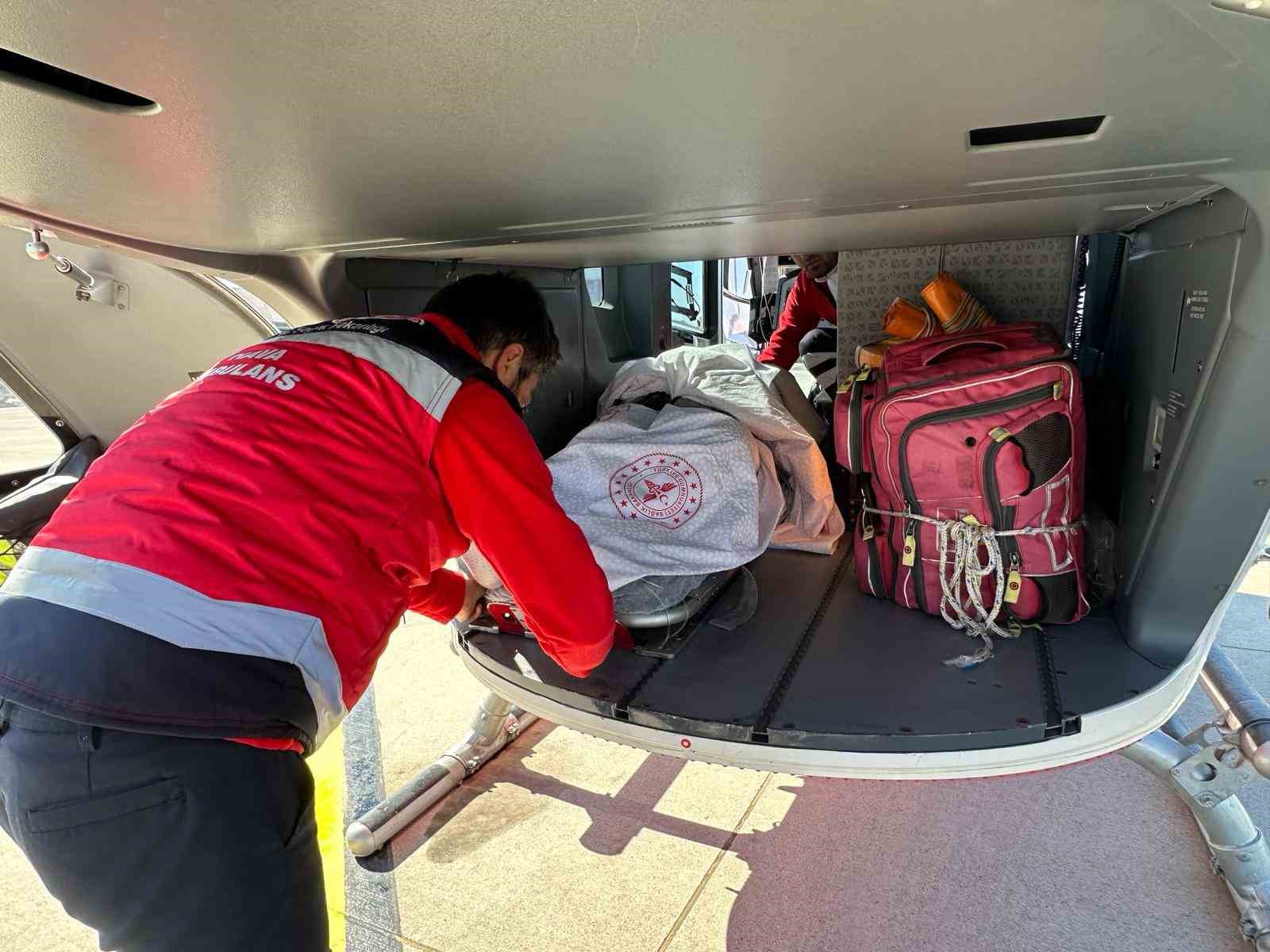 Şırnak’ta 7 aylık hamile kadın ambulans helikopterle Diyarbakır’a sevk edildi
