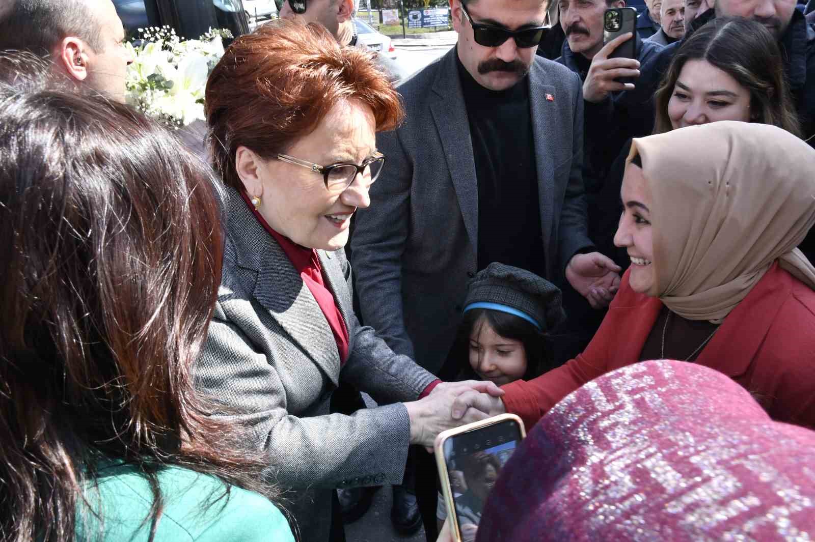 Meral Akşener’den Çubuk ve Pursaklar’da esnaf ziyareti
