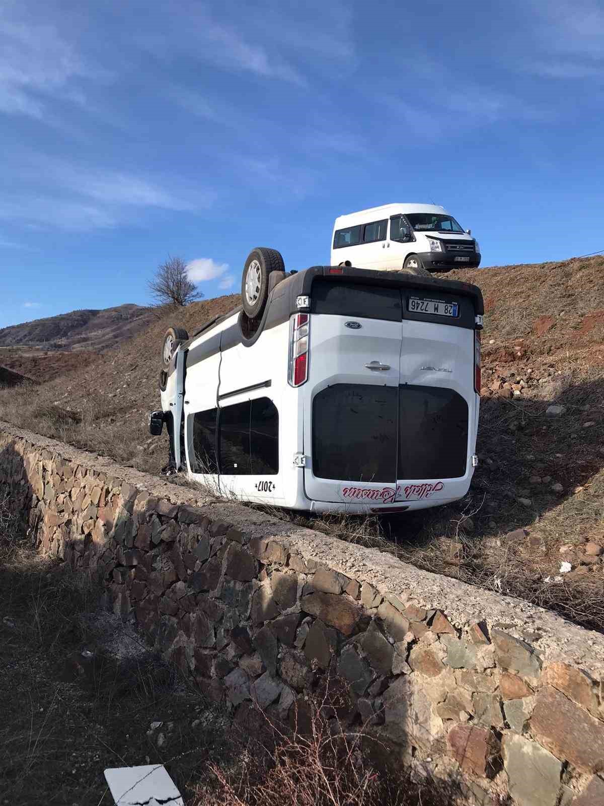 Giresun’da öğrenci servisi devrildi: 11 yaralı 