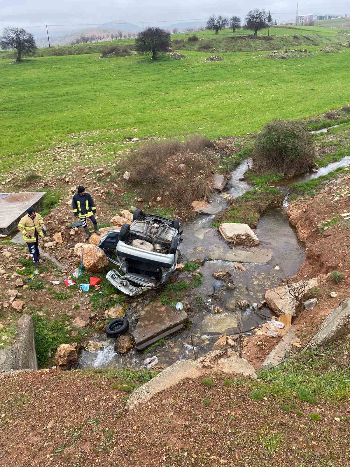 G&ouml;lbaşı&rsquo;nda otomobil şarampole yuvarlandı: 1 yaralı
