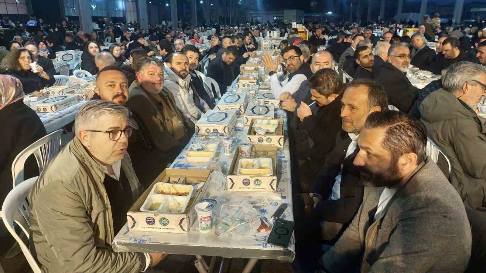 Tekirdağ&rsquo;da 5 bin kişilik iftar sofrası kuruldu
