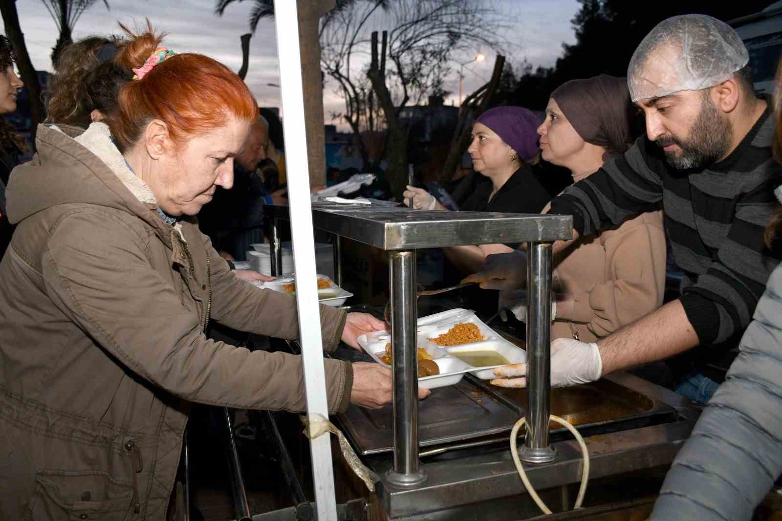 Kuşadası Belediyesi İftar Günlerinin İlki İkiçeşmelik Mahallesi’nde Düzenlendi