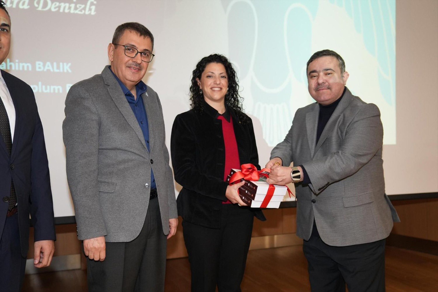 PA&Uuml; İnsan ve Toplum Bilimleri Fak&uuml;ltesi kendi tarihini yazdı
