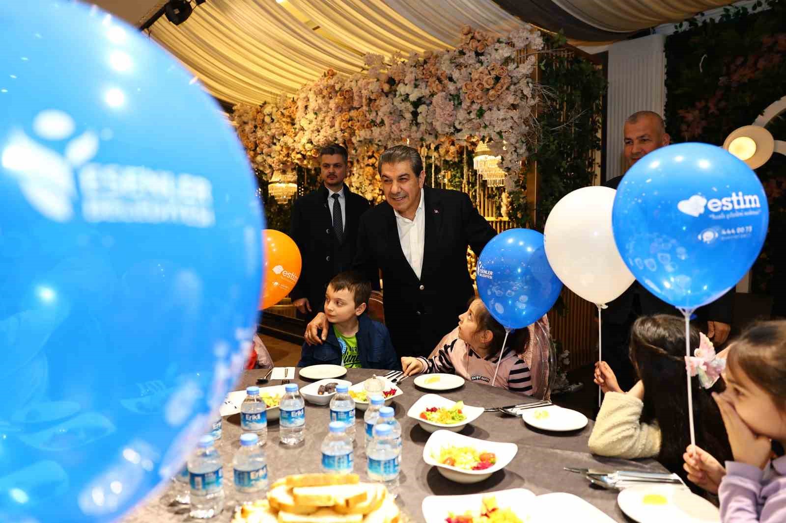Esenler’de minikler iftar sofrasında buluştu