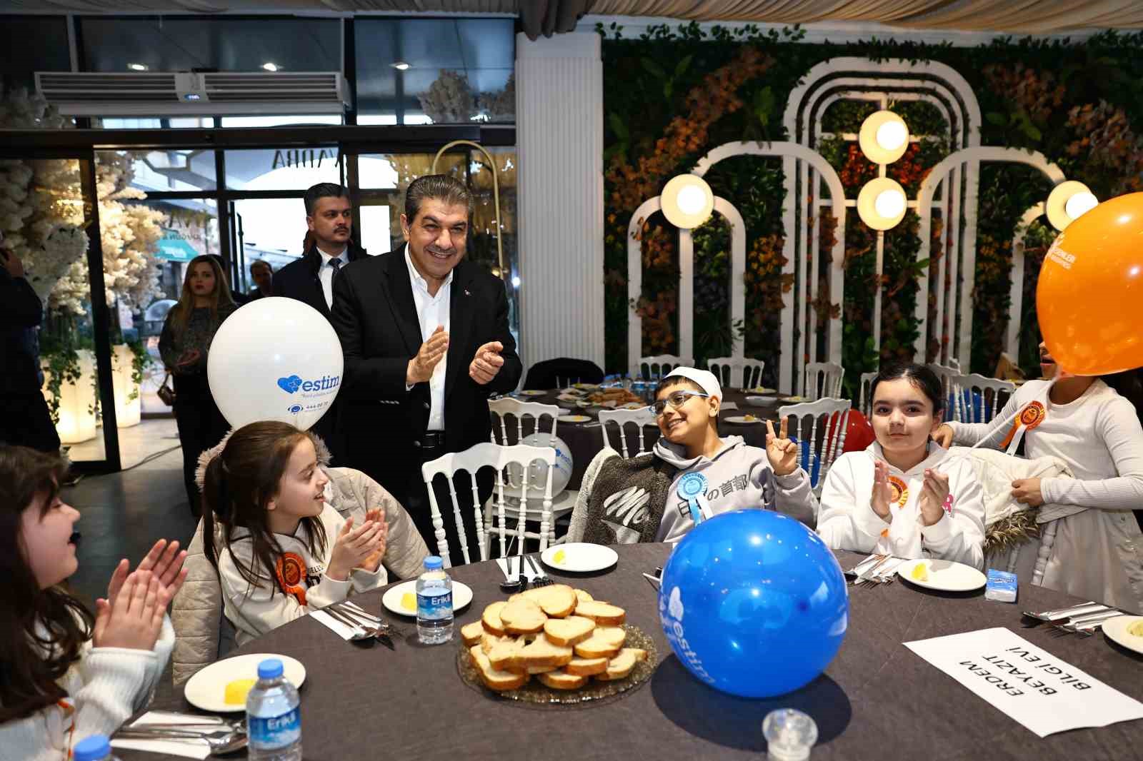 Esenler’de minikler iftar sofrasında buluştu