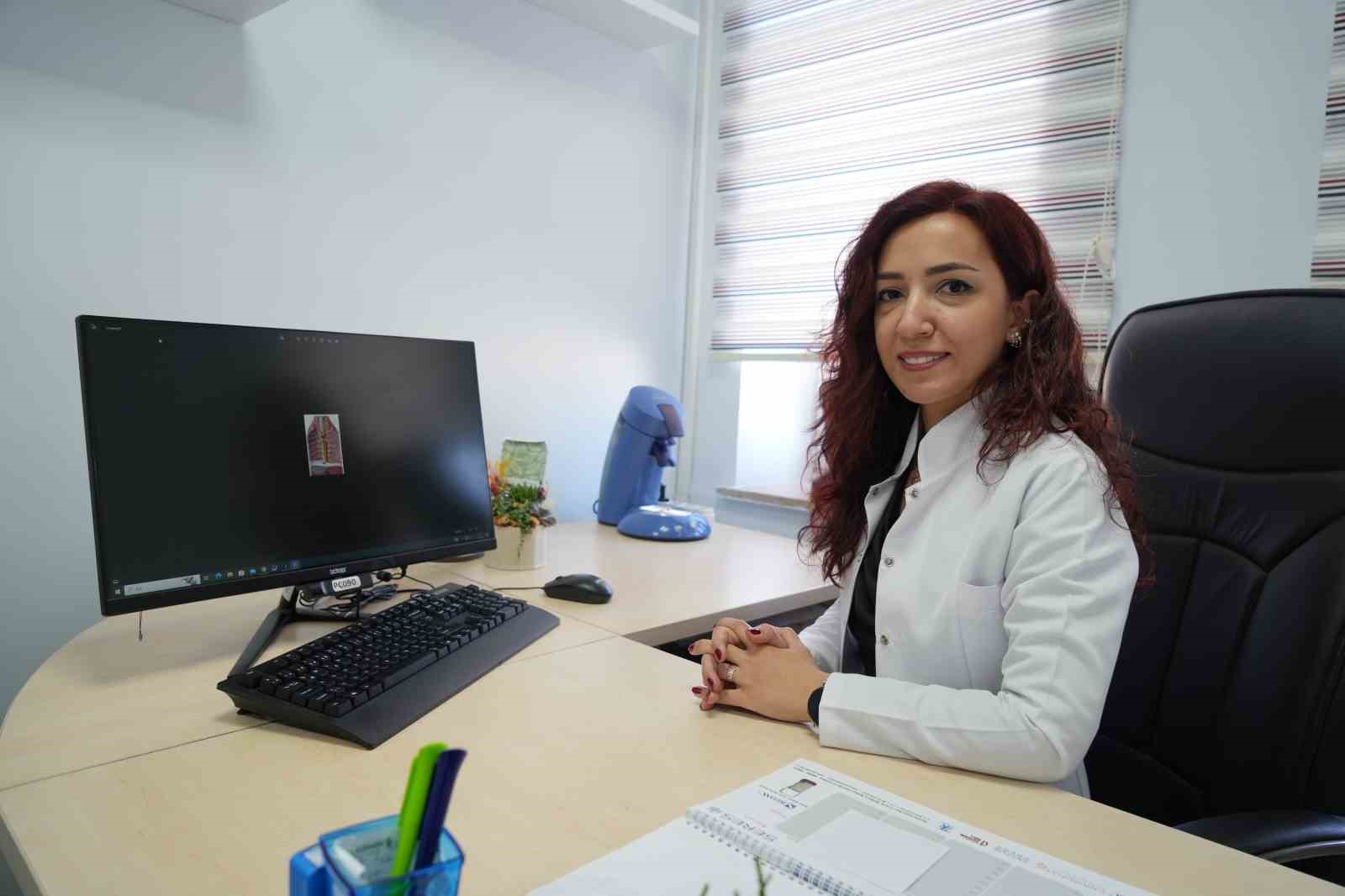 Kalem tutamıyor, tokalaşamıyordu: El terlemesinden 1 saatlik ameliyatla kurtuldu
