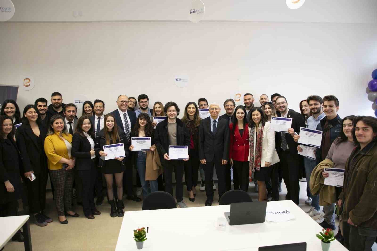 Eczacıbaşı Topluluğu geleceğin ‘Teknoloji Kahramanları’nı yetiştiriyor