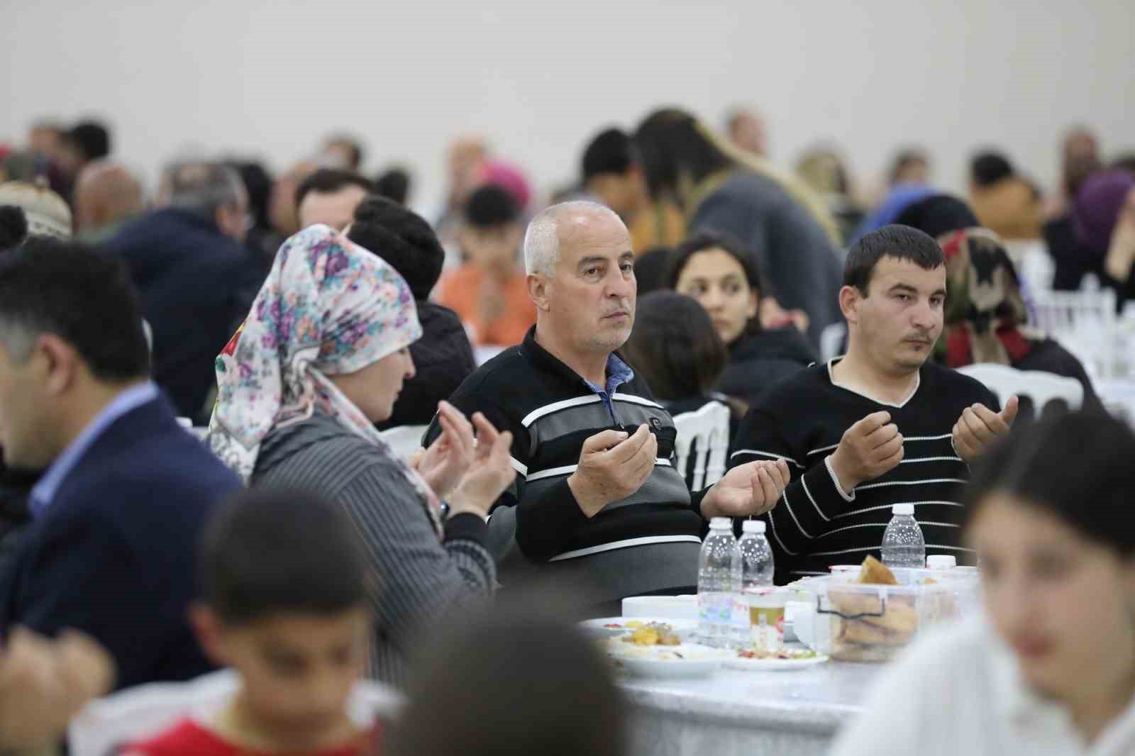 Aliağa Belediyesinden geleneksel iftar yemeği
