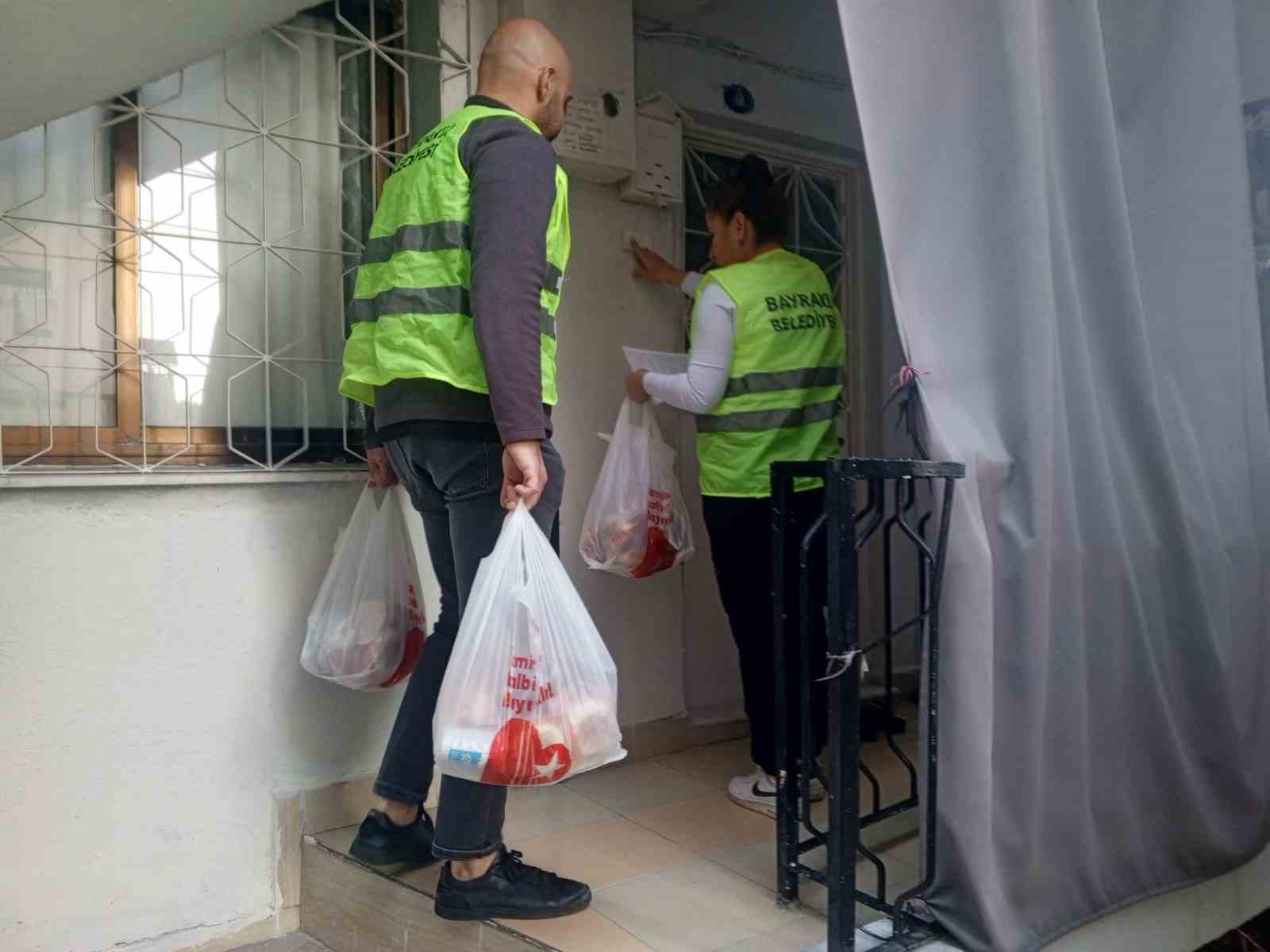 Bayraklı Belediyesinden Ramazan boyunca 13 bin kişiye iftar paketi
