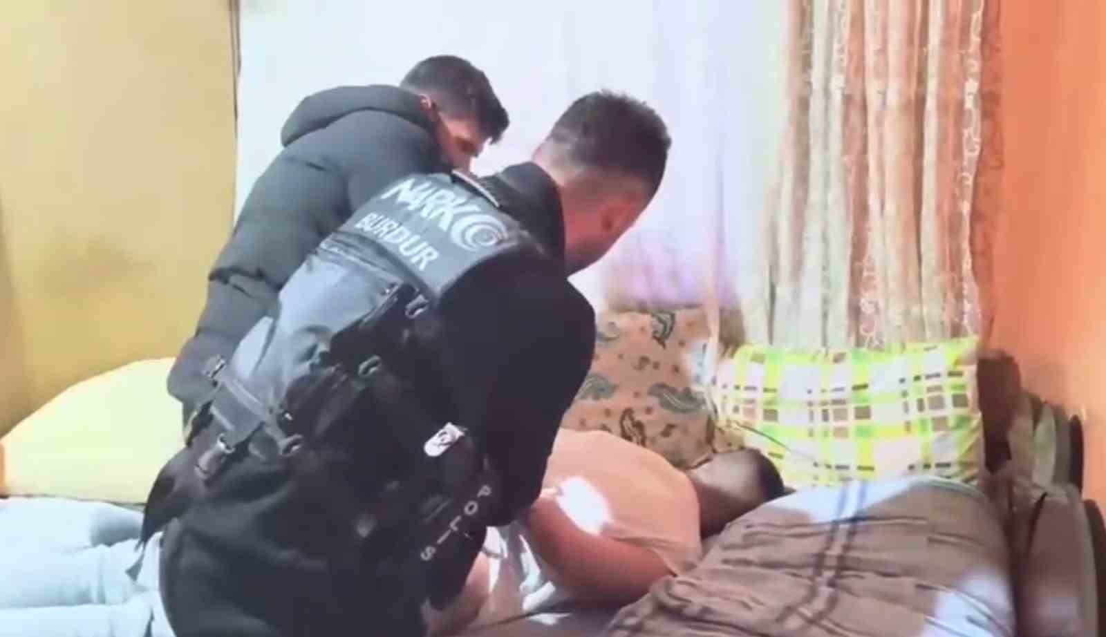 Burdur&rsquo;da uyuşturucu operasyonu: 11 ş&uuml;pheli tutuklandı
