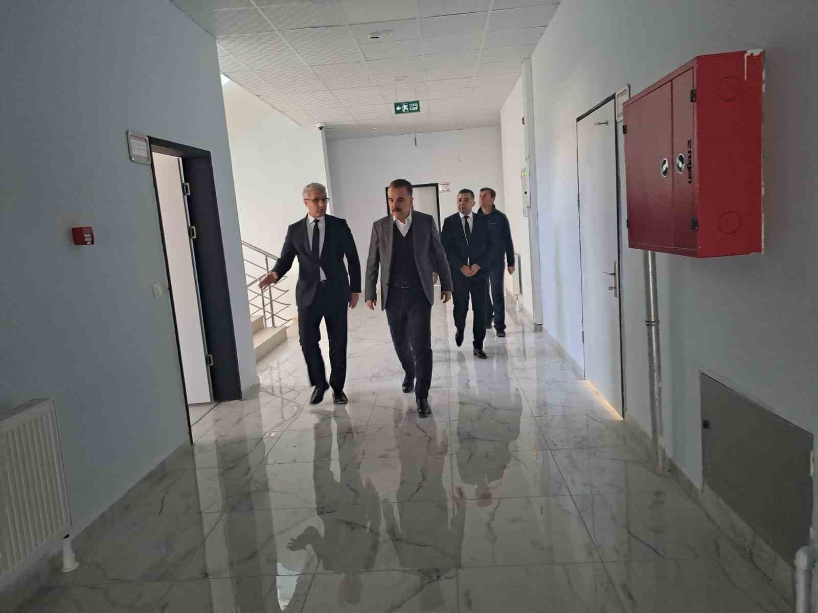 Edremit&rsquo;te 3 yeni okulda eğitim ve &ouml;ğretim başladı
