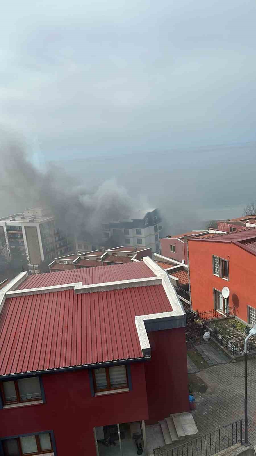 Apartman dairesinde &ccedil;ıkan yangın paniğe neden oldu
