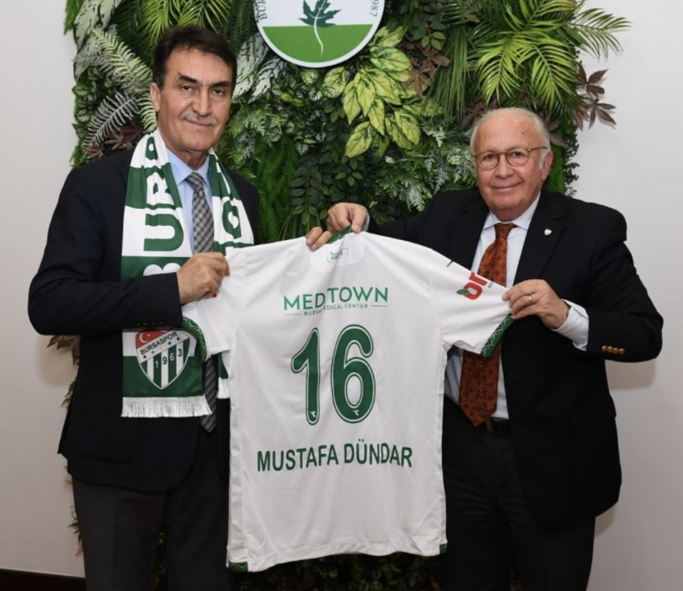 Bursaspor Kulübü, Mustafa Dündar’ı ziyaret etti
