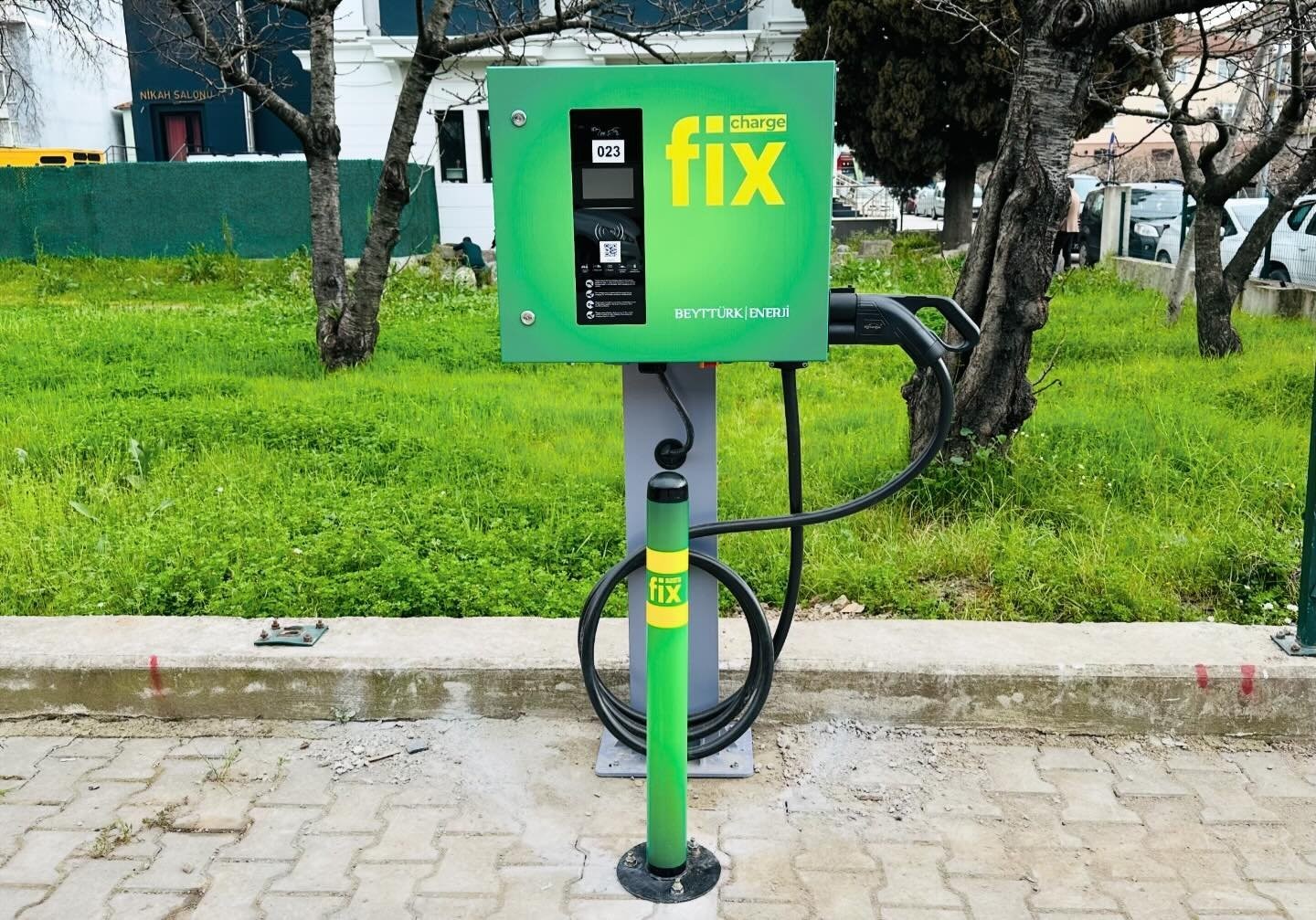 Altınova&rsquo;ya Elektrikli Ara&ccedil; Şarj İstasyonu kuruldu
