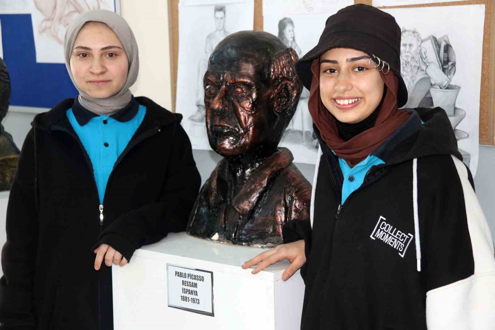 Bitlis&rsquo;te geleceğin heykeltıraşları yetişiyor
