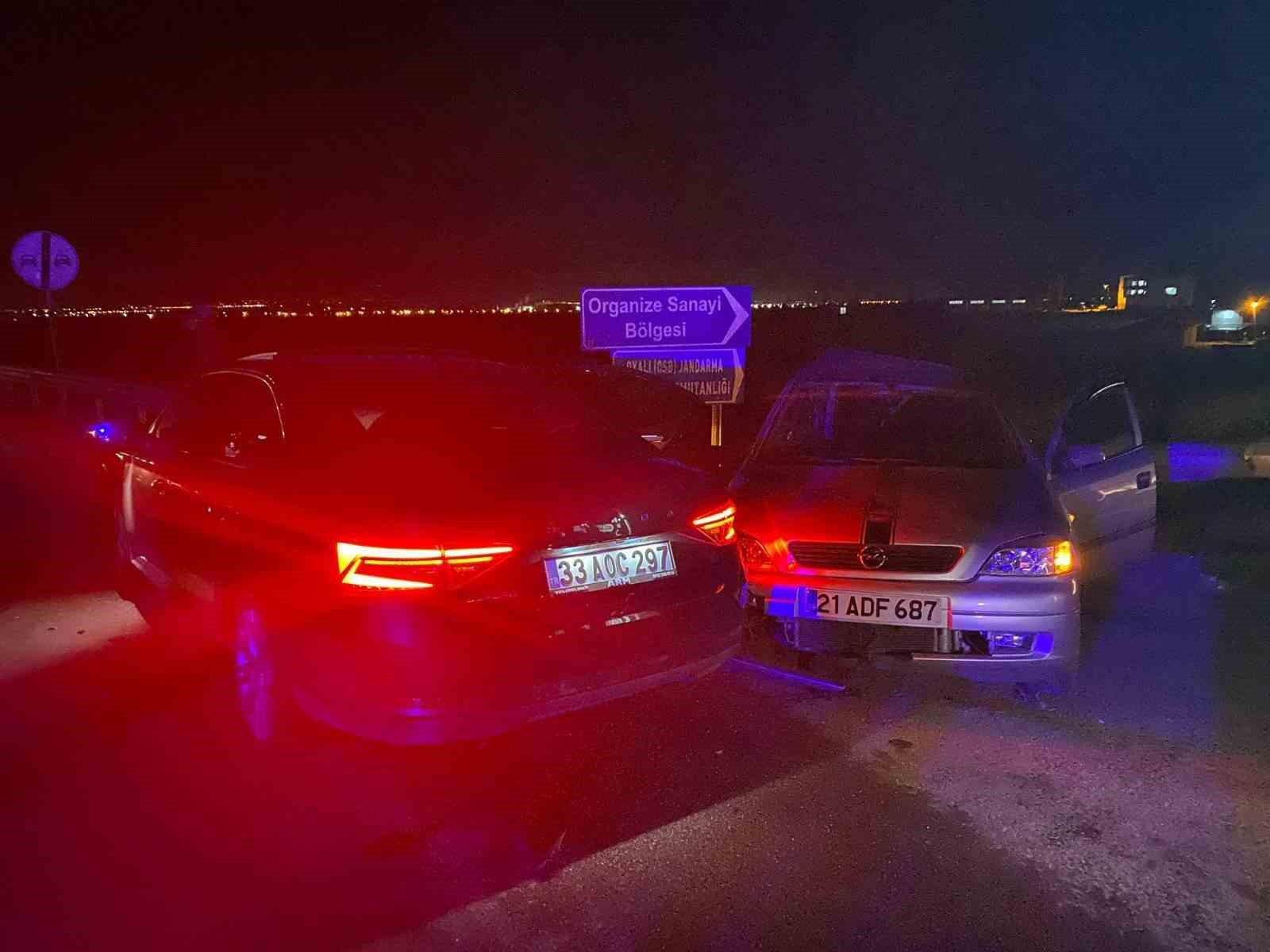 Diyarbakır’da iki otomobil çarpıştı: 1 ölü, 3 yaralı
