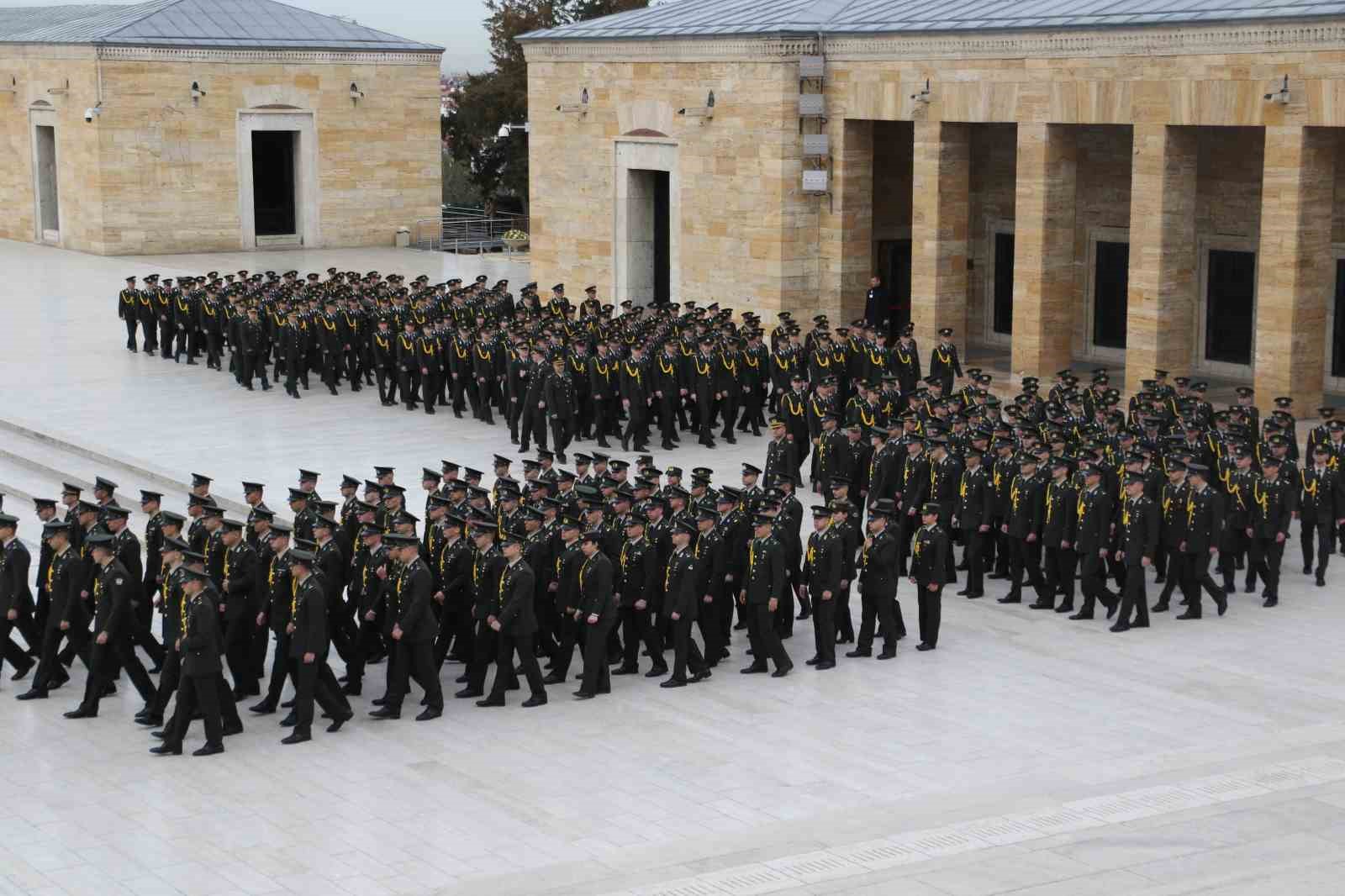 Kara Harp Okulu öğrencileri Anıtkabir’i ziyaret etti
