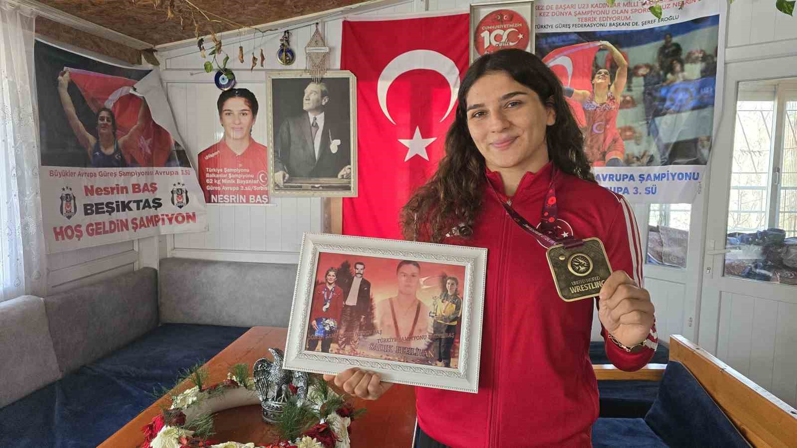 Avrupa şampiyonu olan milli g&uuml;reş&ccedil;i Nesrin Baş&rsquo;a Tokat&rsquo;ta coşkulu karşılama
