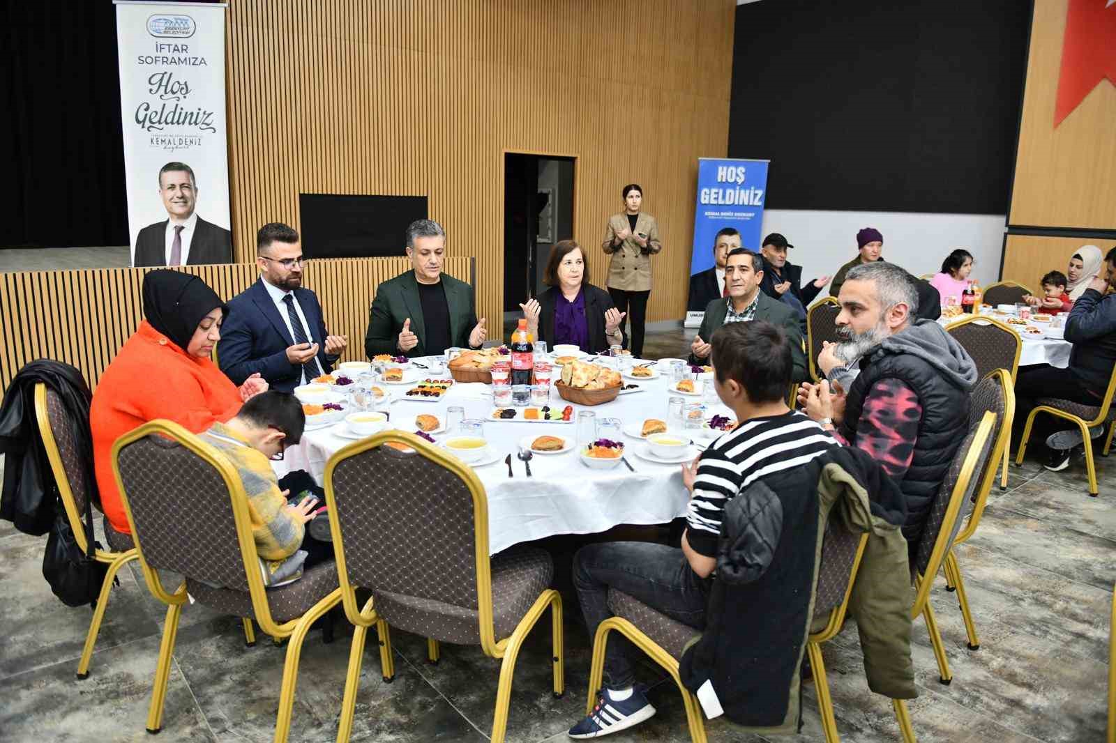 Esenyurt Belediye Başkanı Bozkurt iftarda engelli bireyler ile buluştu
