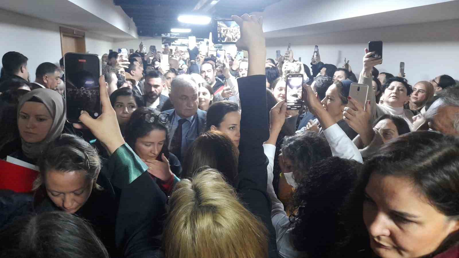 Eros isimli kediyi d&ouml;verek &ouml;l&uuml;m&uuml;ne neden olan İbrahim Keloğlan&rsquo;ın yargılanmasına başlanacak
