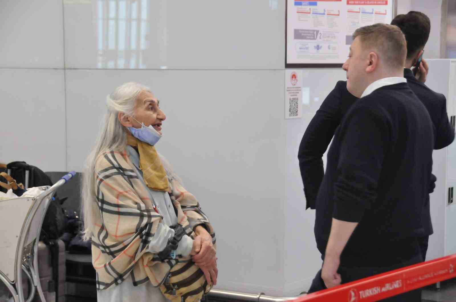 İran vatandaşı akademisyen İstanbul Havalimanı&rsquo;nda yaşıyor
