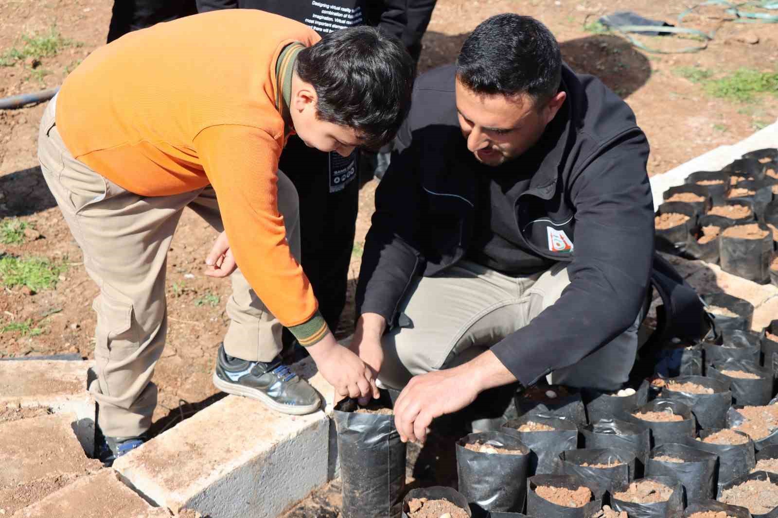 Şanlıurfalı minikler tescilli ürünü toprakla buluşturdu