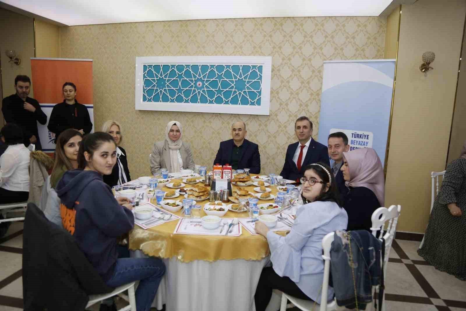 Çorum Valisi Dağlı’dan özel gereksinimli bireylere özel ilgi