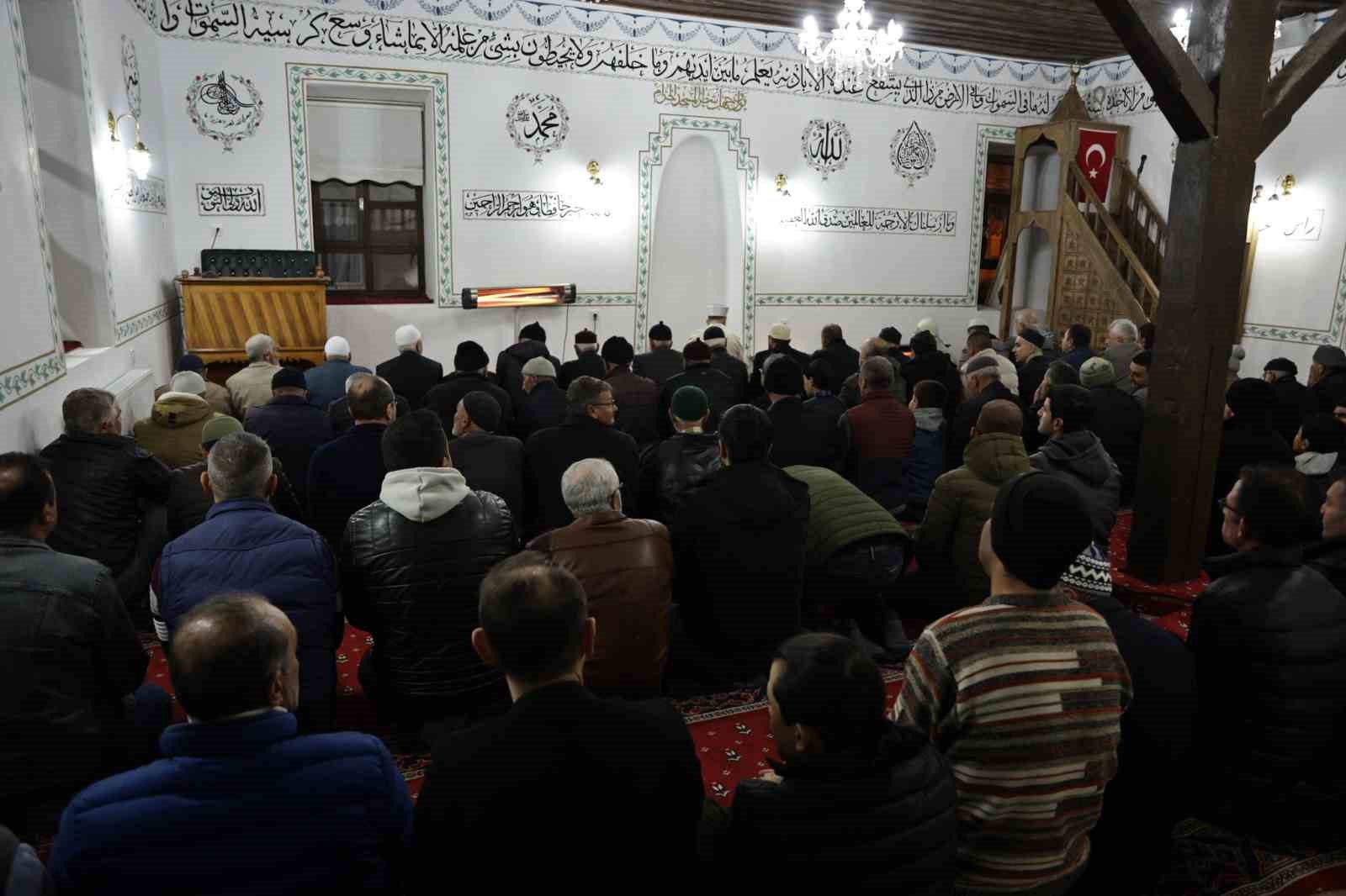 Parmakören Eski Camii ibadete açıldı