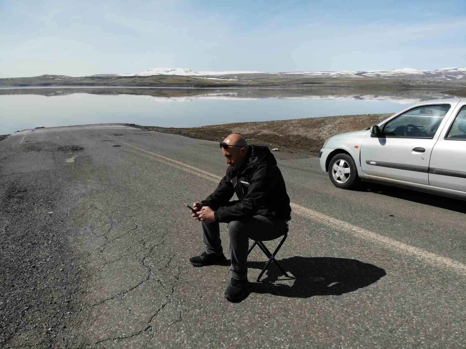 Kars Baraj G&ouml;l&uuml;&rsquo;n&uuml;n buzları &ccedil;&ouml;z&uuml;ld&uuml;
