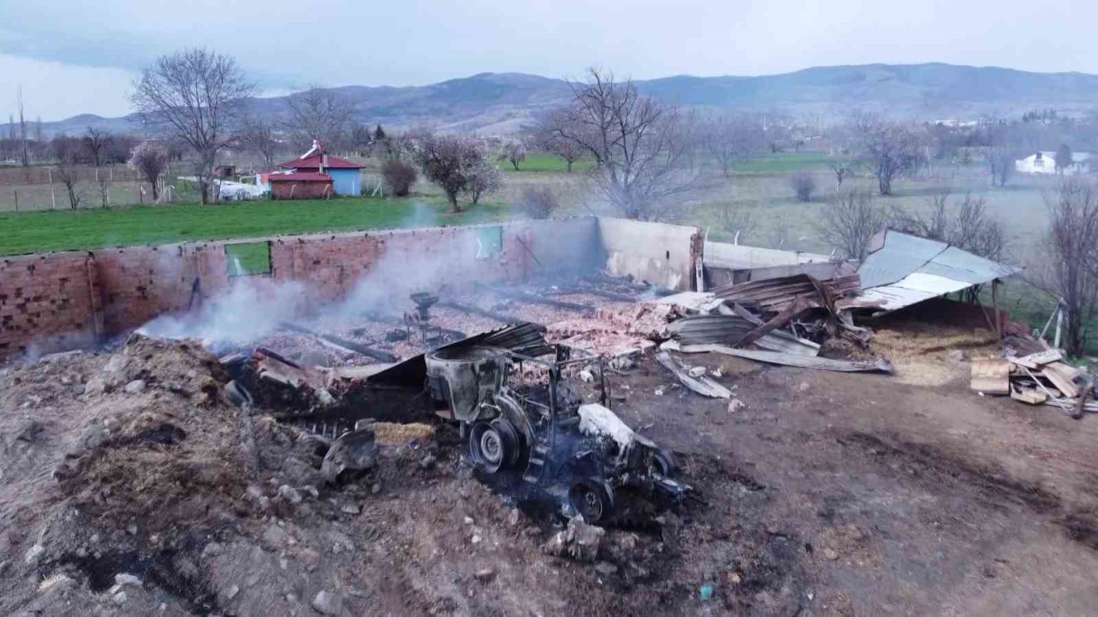 Amasya’da çiftlikte çıkan yangında 150’den fazla hayvan telef oldu