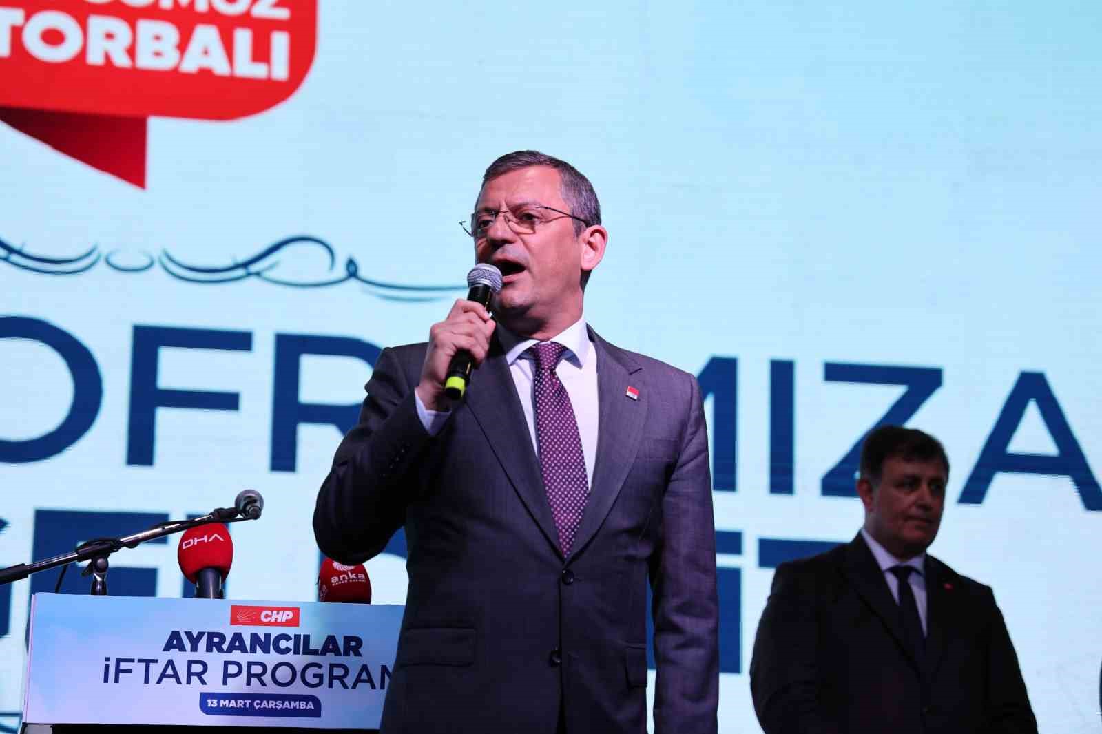 Özgür Özel Torbalı’da vatandaşlarla buluştu