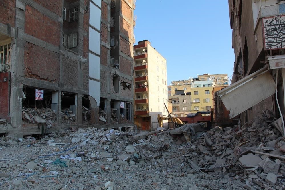 Diyarbakır’da Dündar Apartmanı’nın 2 müteahhidi ve arsa sahibine 22 yıl 6’şar aya kadar hapis talebi
