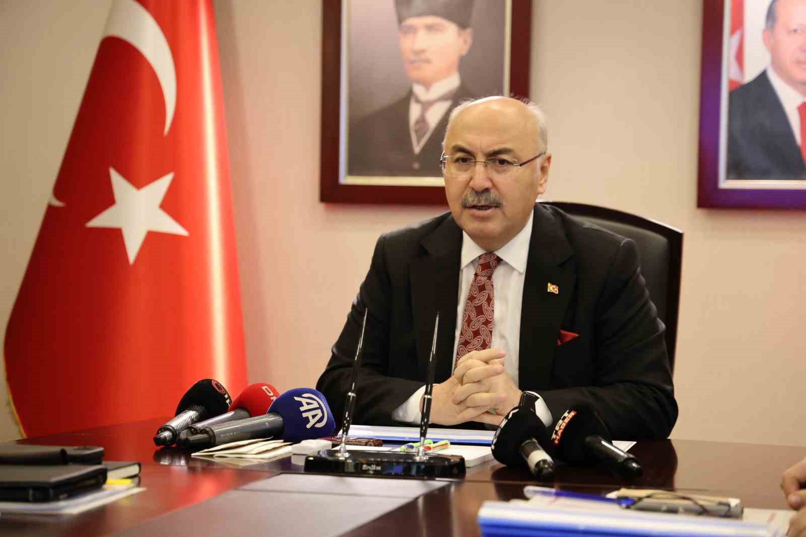 Adana&rsquo;da &rsquo;siyasi parti afişi&rsquo; kirliliğine Se&ccedil;im Kurulu son verdi
