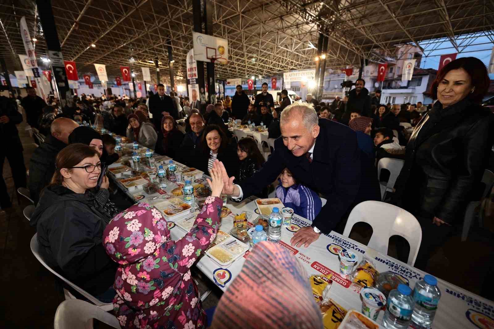 Denizli Büyükşehrin iftar sofrası Değirmenönü’nde kuruldu