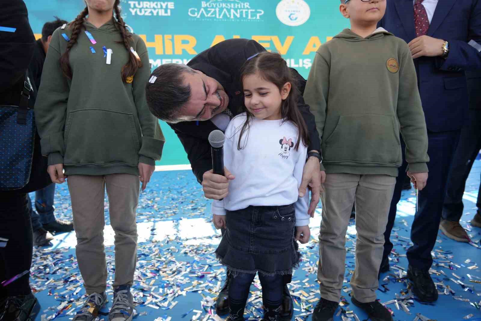 Bakan Yusuf Tekin: "Bu merkez, Alev Alatlı misyonunun ve düşüncelerinin hayata geçmesine katkı sağlayacak"