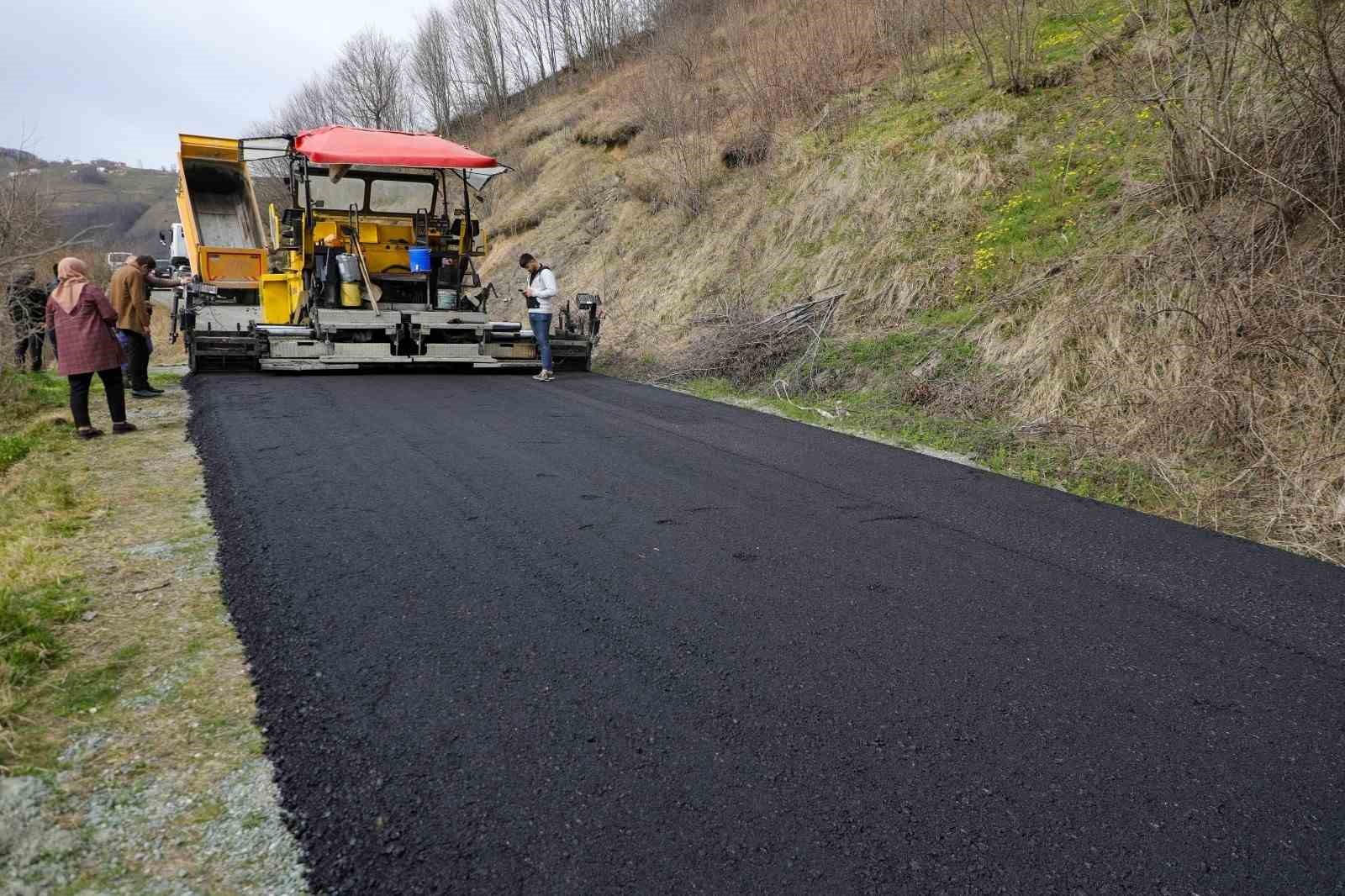 Ordu&rsquo;da sıcak asfalt &ccedil;alışmaları s&uuml;r&uuml;yor
