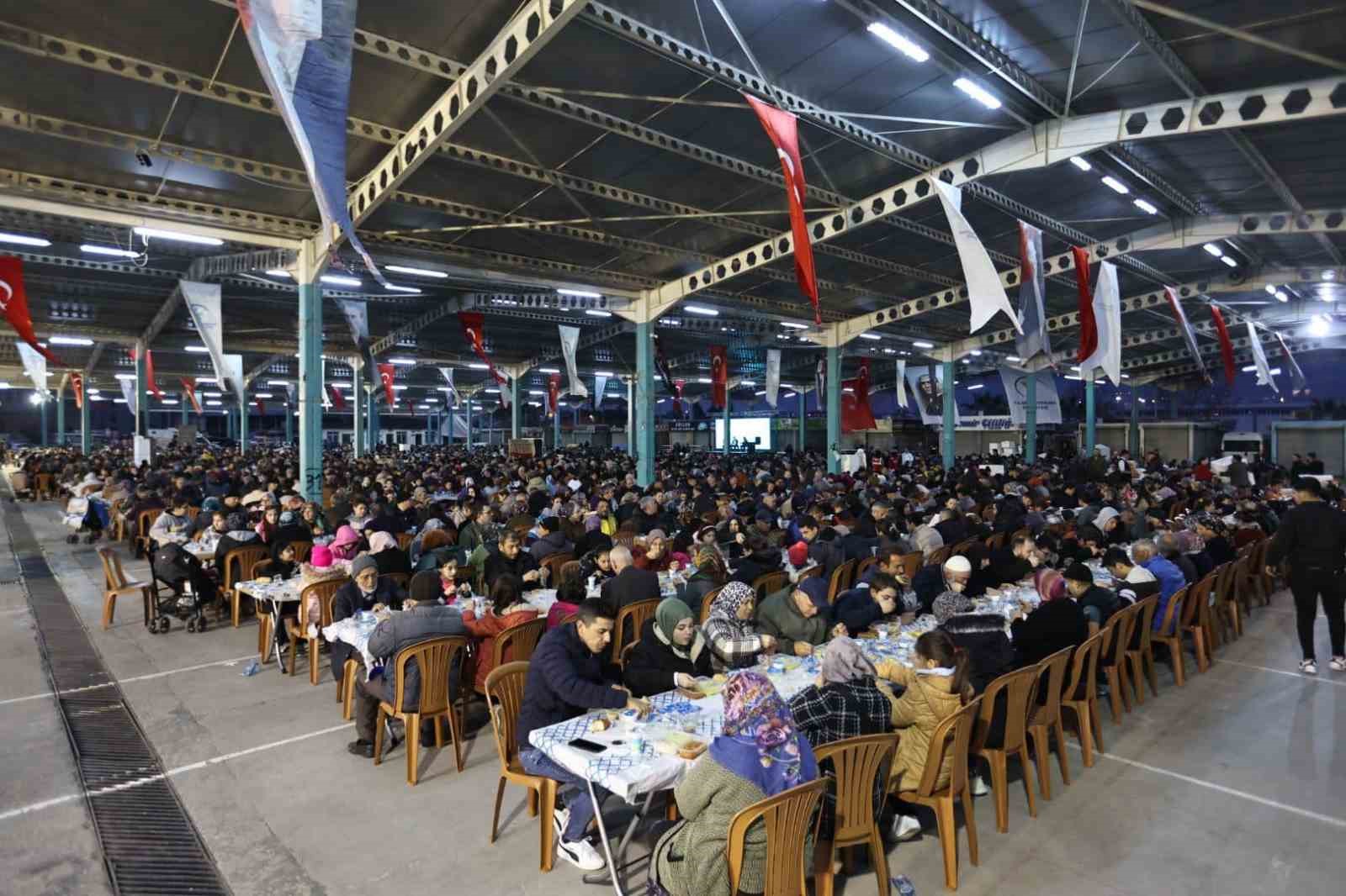 Merkezefendi’de binlerce kişi orucunu Sevindik Mahallesinde açtı