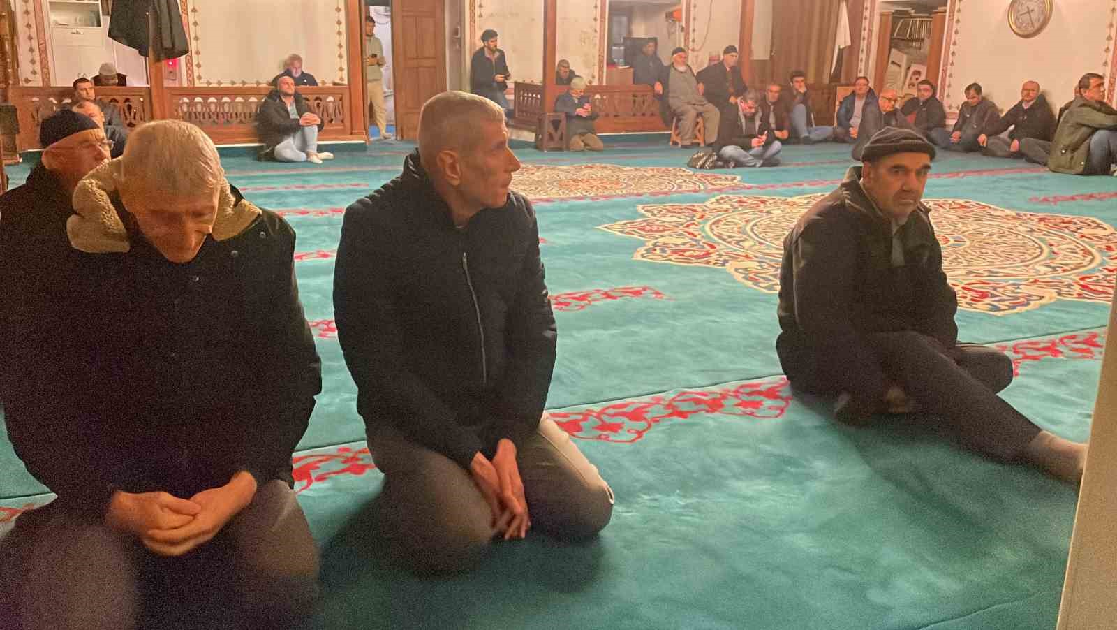 Hayatını kaybeden sağlık &ccedil;alışanları i&ccedil;in mevlit okutuldu

