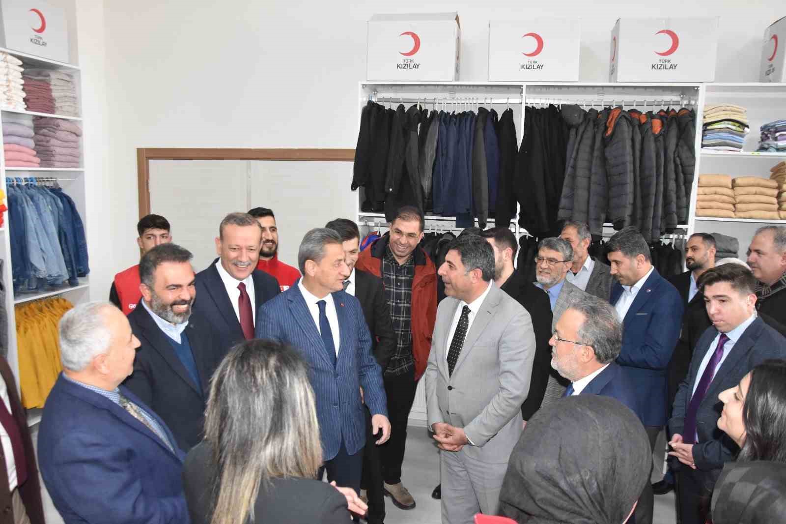 Kızılay&rsquo;dan &uuml;niversite ve hastaneye konfeksiyon mağazası
