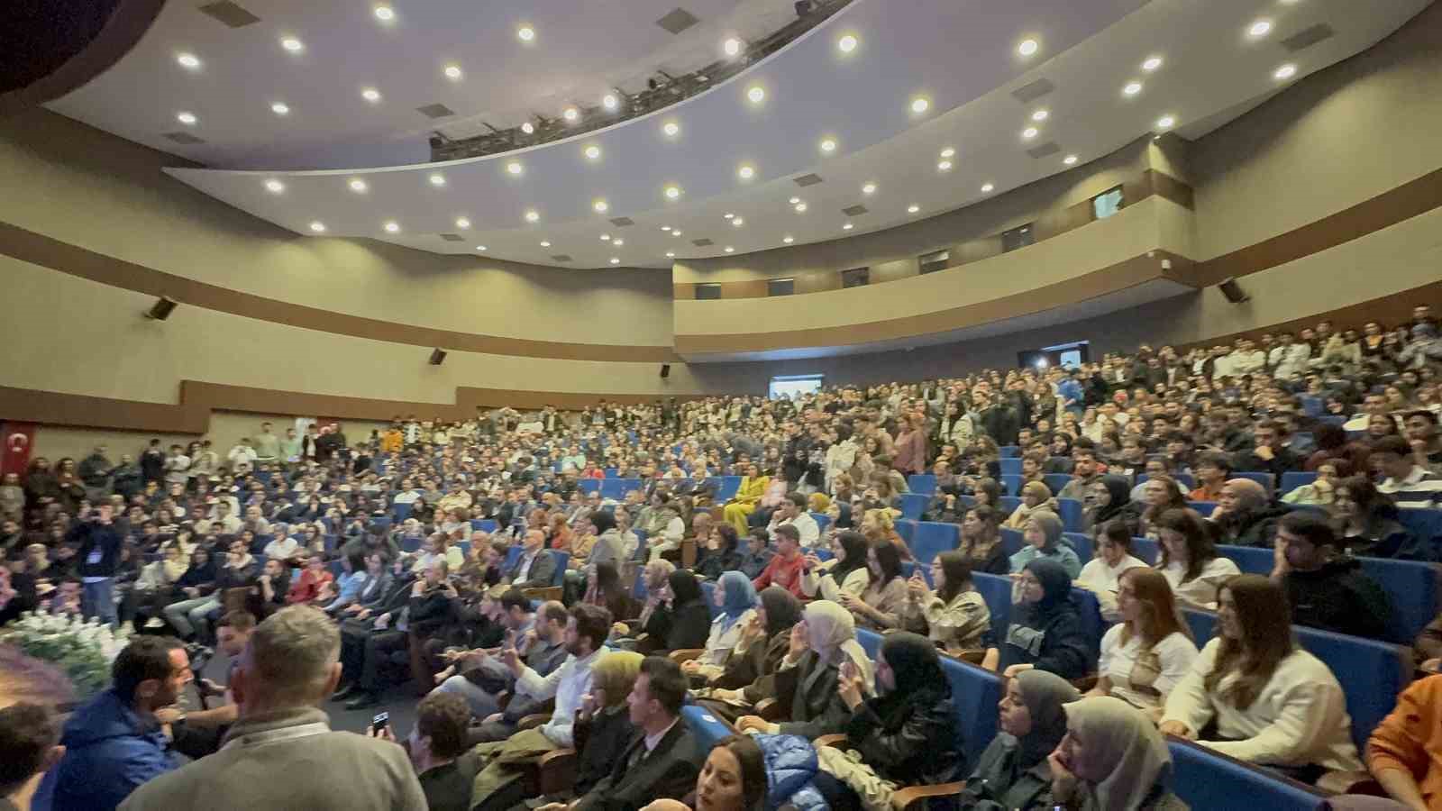 İlk Türk astronot Alper Gezeravcı Düzce’de gençlerle buluştu