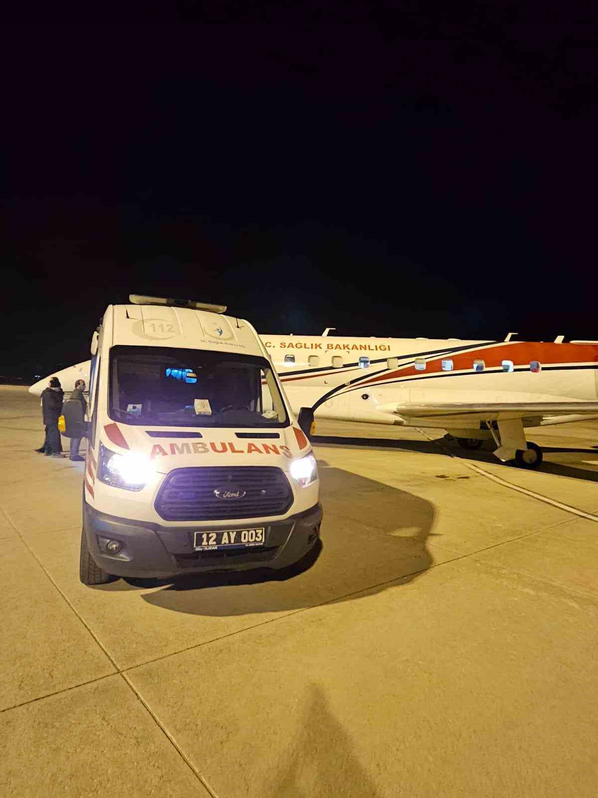 13 yaşındaki gen&ccedil;, u&ccedil;ak ambulans ile Ankara&rsquo;ya sevk edildi
