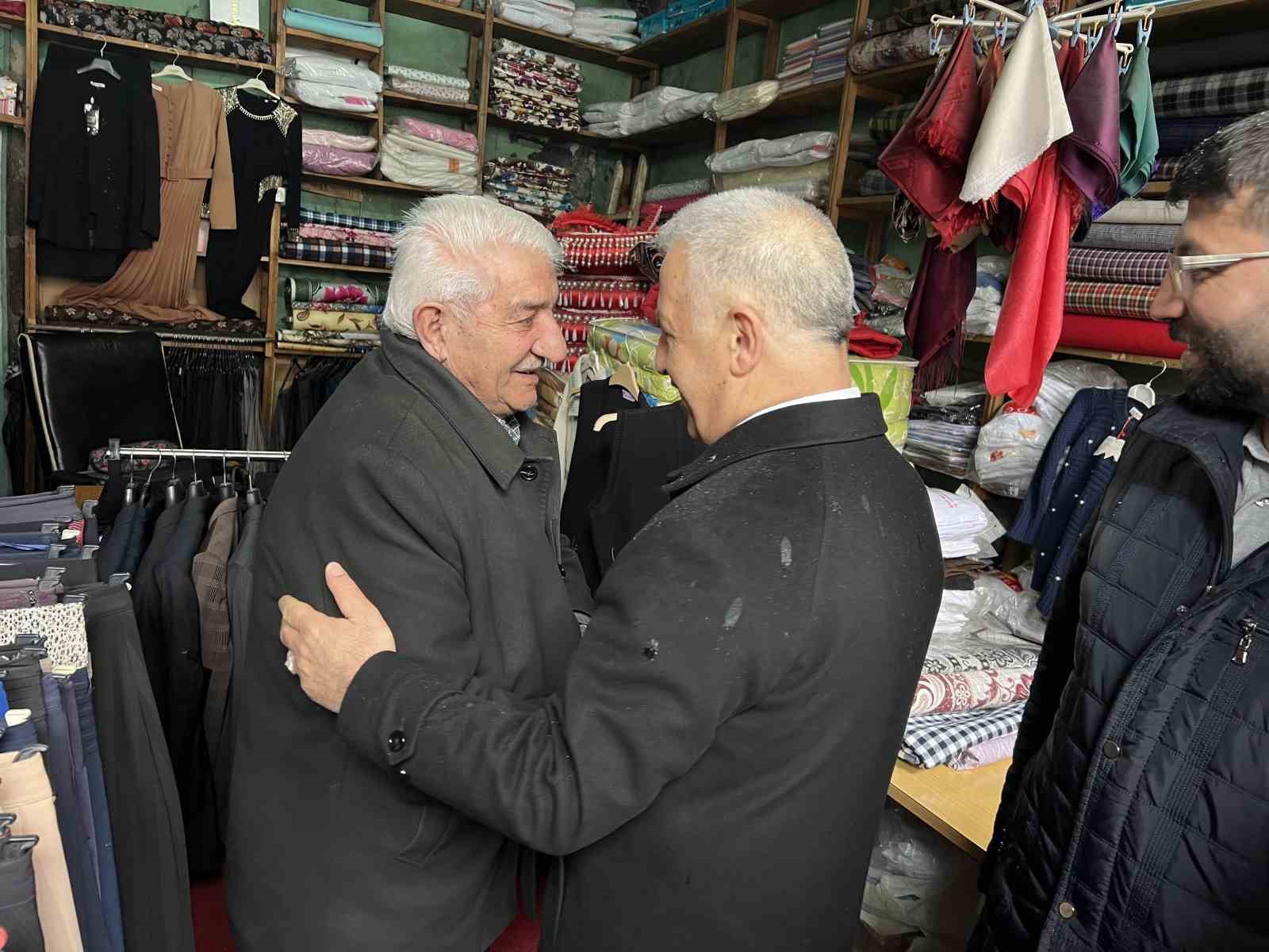 Arslan Sarıkamış&rsquo;ta esnaf ve vatandaşlarla buluştu

