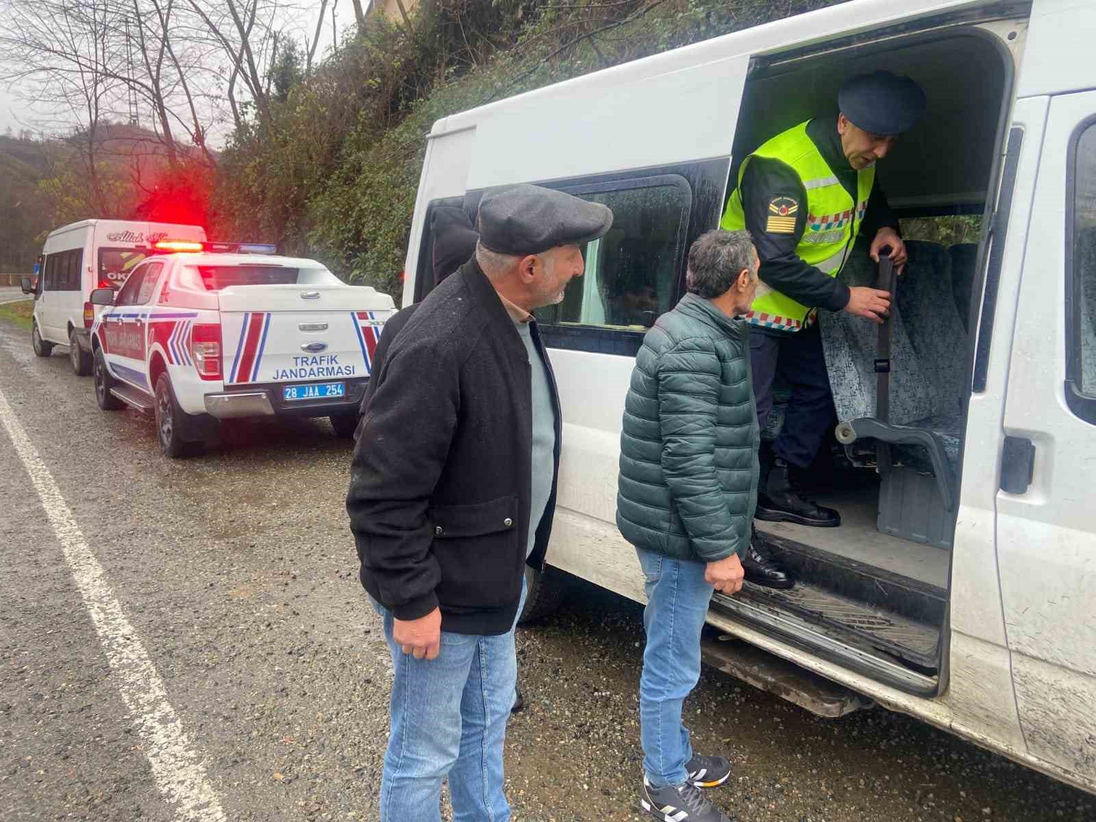 Trafik jandarmasından öğrenci servislerine denetim